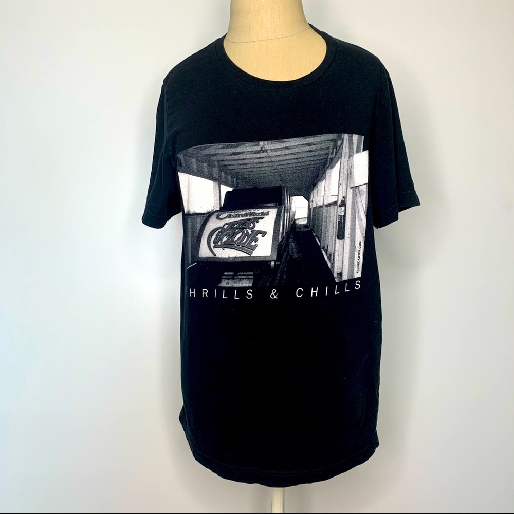 roller coaster thrills & chills graphic tee shirt Medium